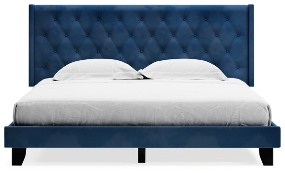 Vintasso Queen Upholstered Bed