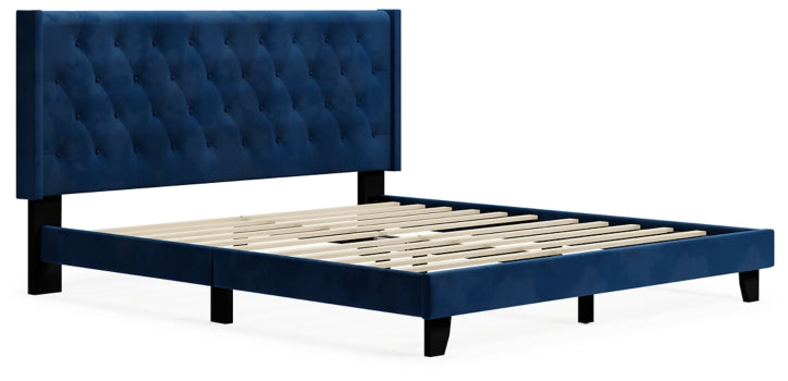 Vintasso Queen Upholstered Bed