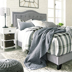 Jerary Queen Upholstered Bed