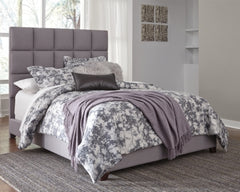 Dolante Queen Upholstered Bed