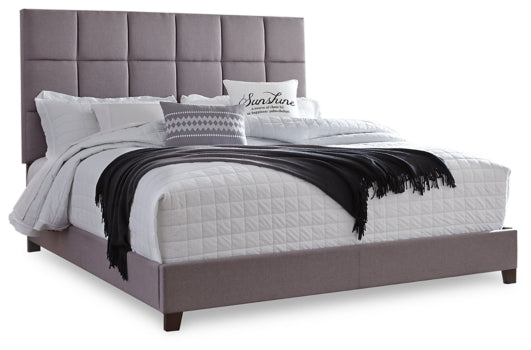 Dolante Queen Upholstered Bed