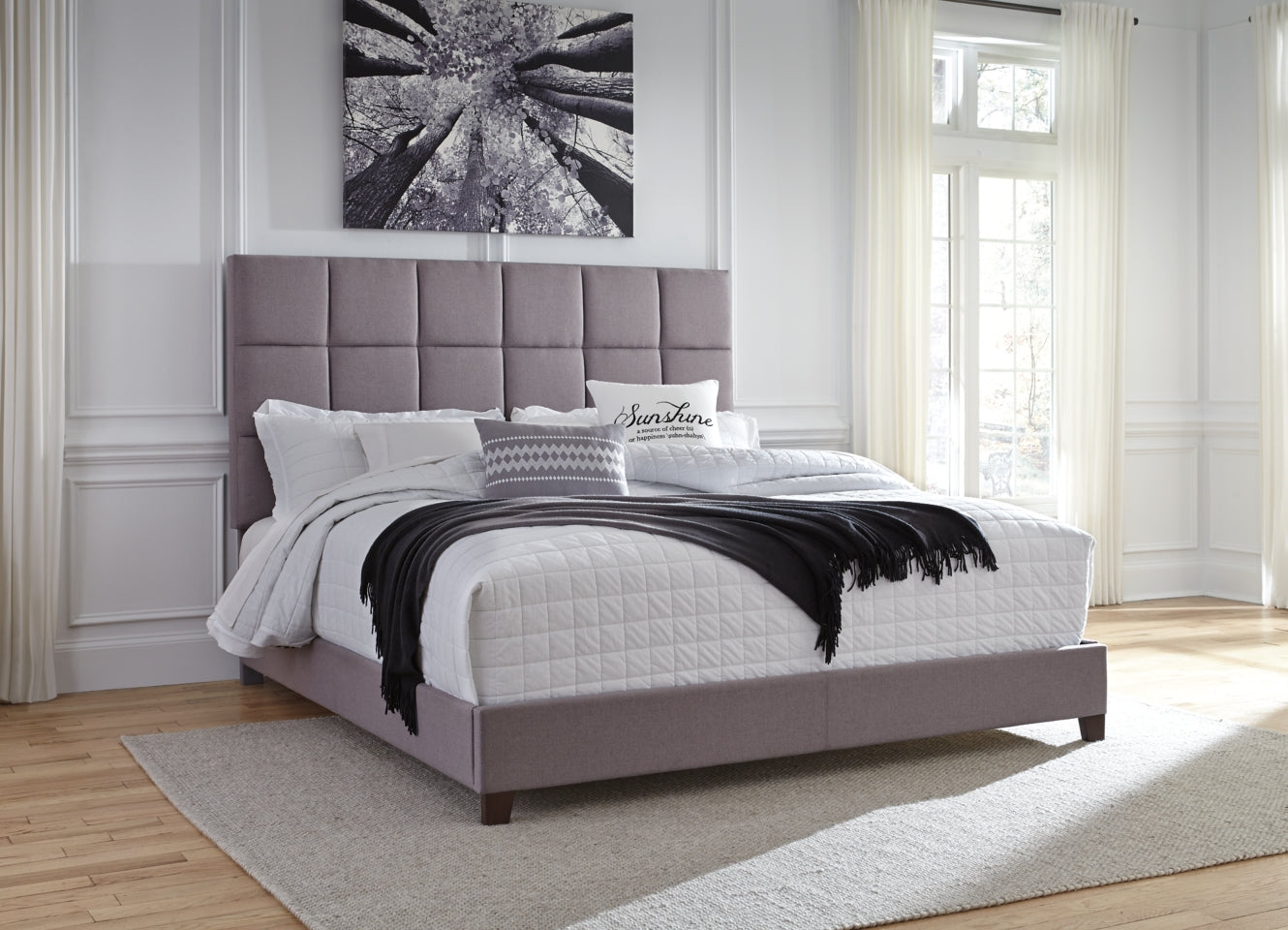 Dolante Queen Upholstered Bed