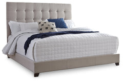 Dolante Queen Upholstered Bed