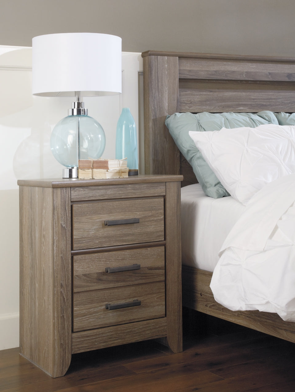 Zelen Queen/Full Panel Headboard Bed with Mirrored Dresser and 2 Nightstands