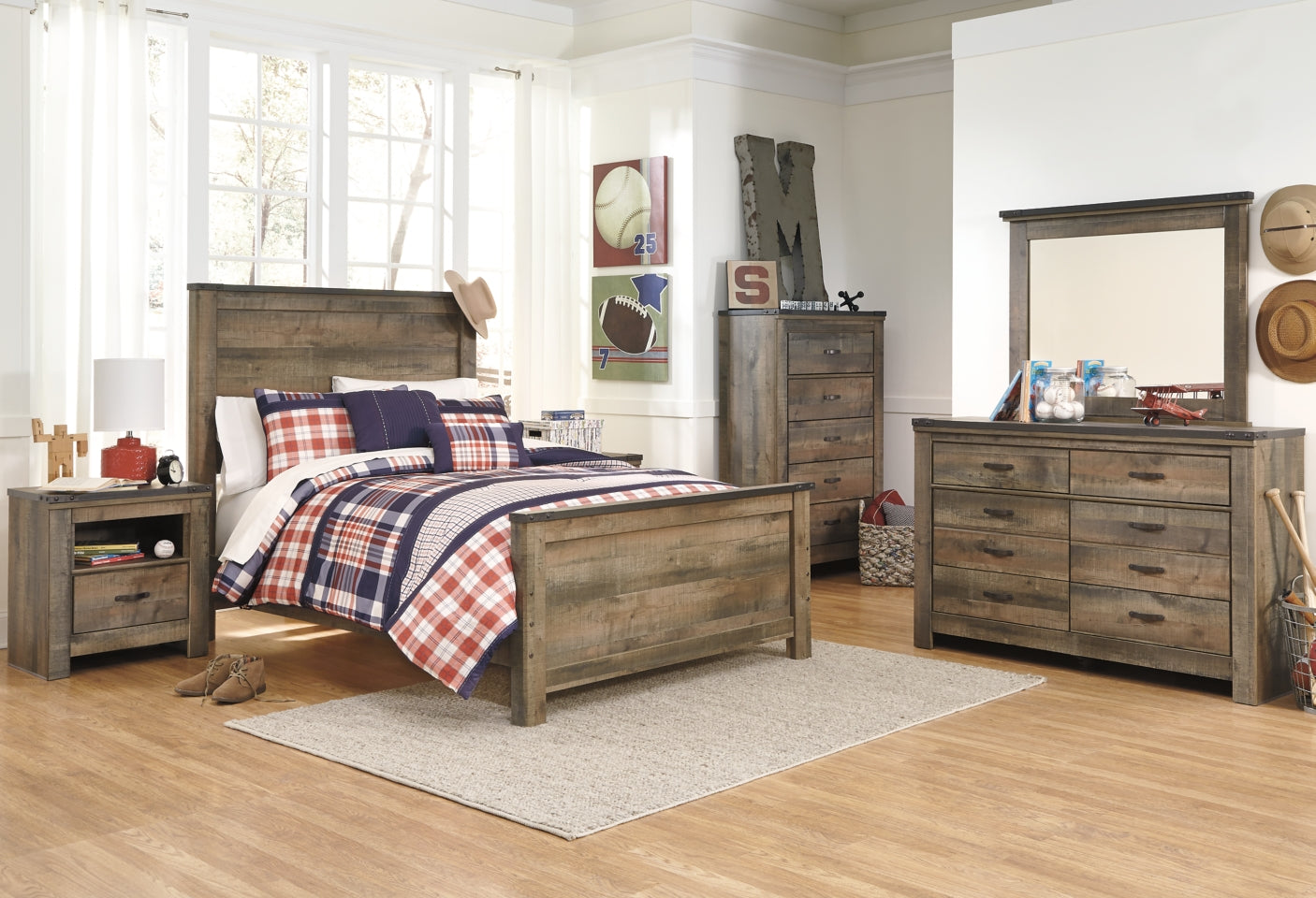 Trinell Queen Panel Bed