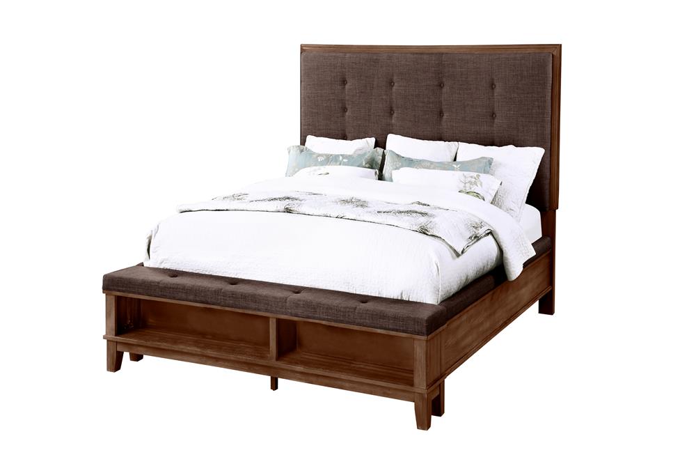 CAGNEY 5/0 Q HEADBOARD - CHESTNUT