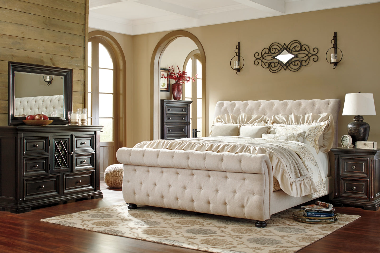 Willenburg Queen Upholstered Sleigh Bed