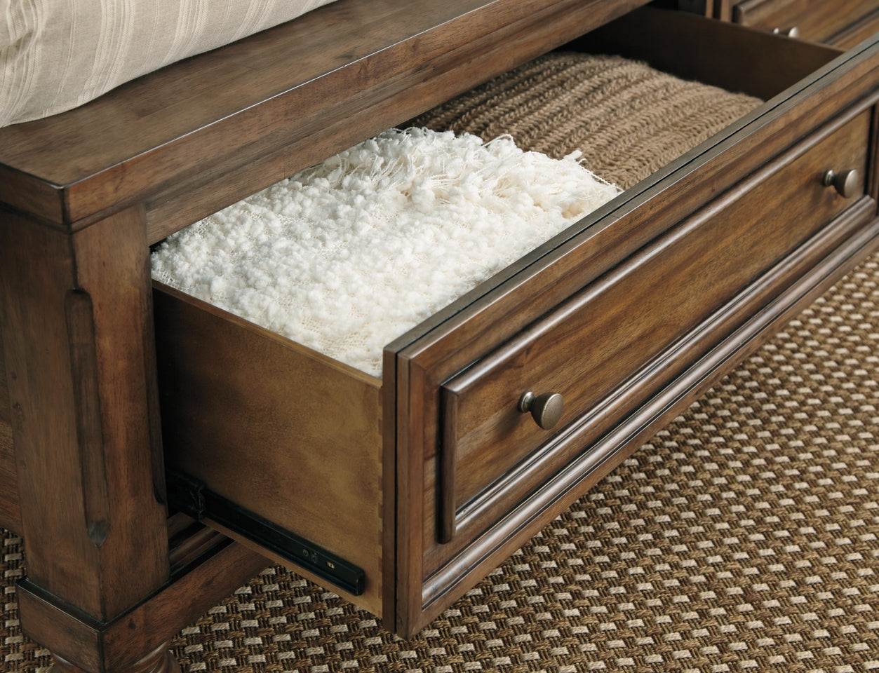 Flynnter Queen Panel Bed with 2 Storage Drawers