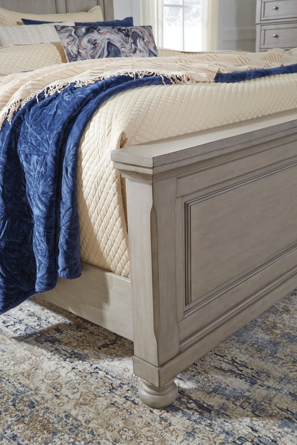 Lettner Queen Panel Bed