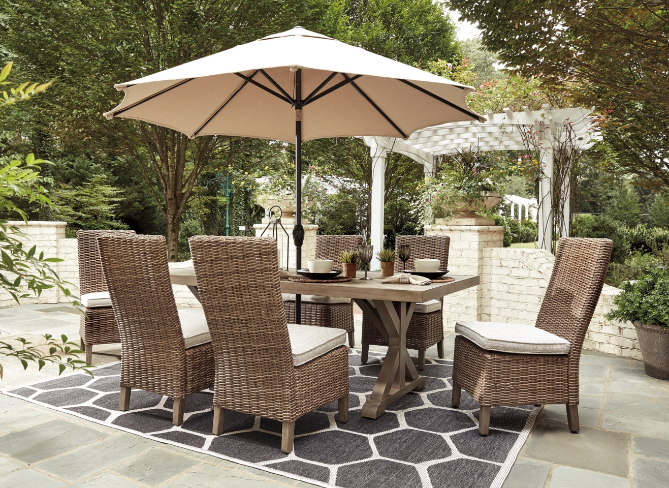 Beachcroft Outdoor Dining Table and 6 Chairs - PKG000280