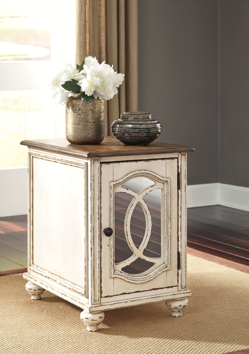 Realyn 2 End Tables - PKG008473